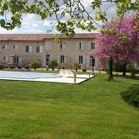 Domaine Du Papillon Bed & Breakfast